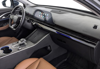 Подержанный автомобиль Omoda C5 2023 года (13 фото)