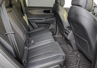 Подержанный автомобиль Jaecoo J8 2024 года (17 фото)