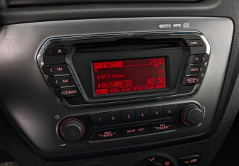 Подержанный автомобиль Kia Rio Sedan 2014 года (26 фото)