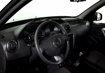 Подержанный автомобиль Renault Duster 2012 года (7 фото)