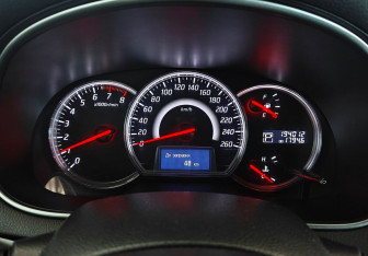 Подержанный автомобиль Nissan Teana 2011 года (14 фото)