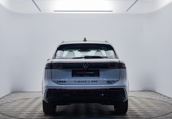 Подержанный автомобиль Volkswagen Tiguan 2025 года (4 фото)