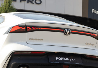 Подержанный автомобиль Changan UNI-V 2024 года (30 фото)