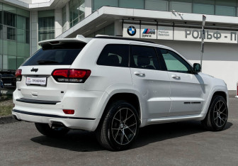 Подержанный автомобиль Jeep Grand Cherokee 2021 года (5 фото)