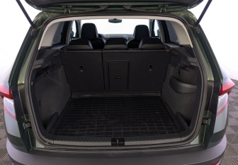 Подержанный автомобиль Skoda Karoq 2021 года (10 фото)