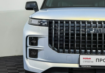 Подержанный автомобиль Jaecoo J7 2024 года (16 фото)