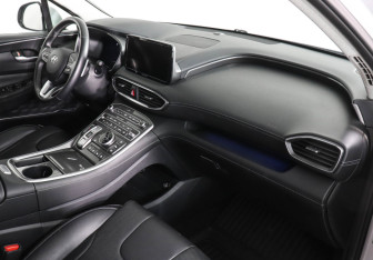 Подержанный автомобиль Hyundai Santa Fe 2022 года (10 фото)