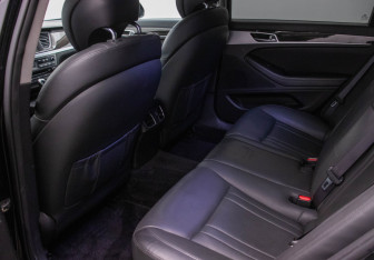 Подержанный автомобиль Hyundai Genesis 2014 года (11 фото)