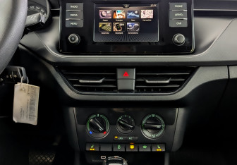 Подержанный автомобиль Skoda Rapid Liftback 2021 года (15 фото)