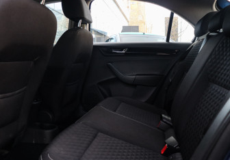 Подержанный автомобиль Skoda Rapid Liftback 2017 года (8 фото)