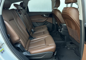 Подержанный автомобиль Audi Q7 2017 года (14 фото)
