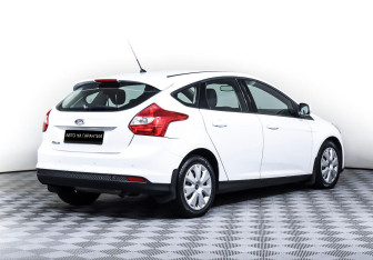 Подержанный автомобиль Ford Focus Hatchback 2014 года (5 фото)