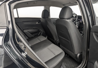 Подержанный автомобиль Kia Rio Hatchback 2021 года (16 фото)