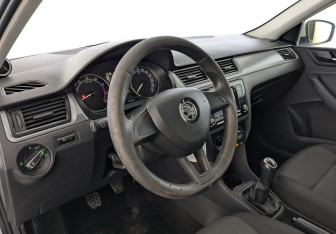 Подержанный автомобиль Skoda Rapid Liftback 2019 года (16 фото)