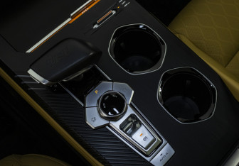 Подержанный автомобиль Changan UNI-K 2024 года (18 фото)