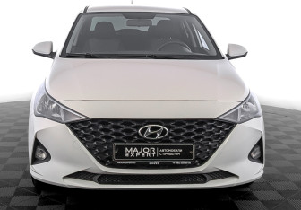 Подержанный автомобиль Hyundai Solaris Sedan 2021 года (2 фото)