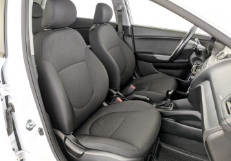 Подержанный автомобиль Kia Rio Hatchback 2017 года (23 фото)