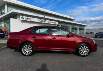 Подержанный автомобиль Volkswagen Jetta Sedan 2008 года (4 фото)
