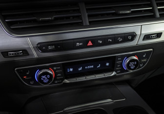 Подержанный автомобиль Audi Q7 2016 года (16 фото)