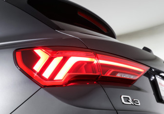 Подержанный автомобиль Audi Q3 2021 года (23 фото)