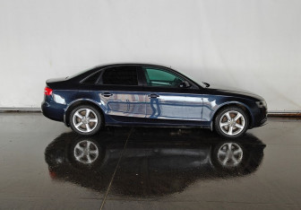 Подержанный автомобиль Audi A4 Sedan 2012 года (4 фото)