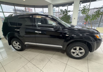 Подержанный автомобиль Mitsubishi Outlander 2007 года (3 фото)