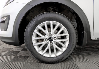 Подержанный автомобиль Kia Rio Hatchback 2019 года (18 фото)