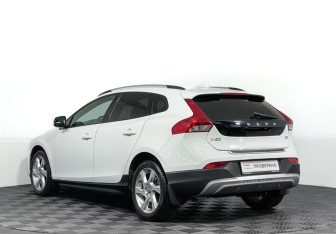 Подержанный автомобиль Volvo V40 Cross Country 2013 года (7 фото)