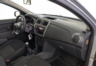 Подержанный автомобиль Renault Sandero 2021 года (11 фото)