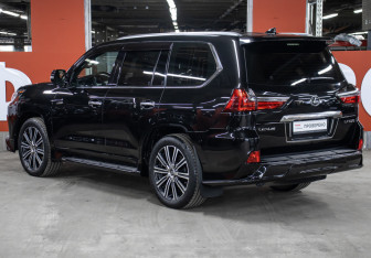 Подержанный автомобиль Lexus LX 2018 года (7 фото)