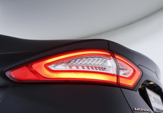 Подержанный автомобиль Ford Mondeo Sedan 2015 года (18 фото)