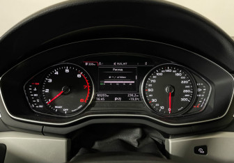 Подержанный автомобиль Audi A4 Sedan 2019 года (11 фото)