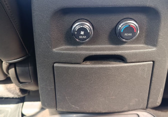 Подержанный автомобиль Nissan Pathfinder 2010 года (22 фото)