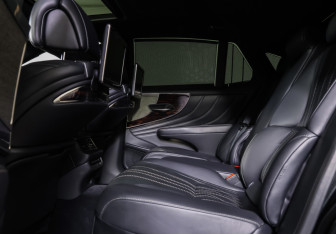 Подержанный автомобиль Lexus LS 2018 года (12 фото)