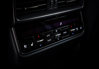 Подержанный автомобиль Lexus LX 2025 года (15 фото)