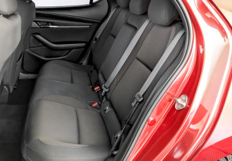 Подержанный автомобиль Mazda 3 Hatchback 2019 года (12 фото)