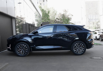 Подержанный автомобиль Changan UNI-K 2023 года (8 фото)