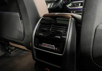 Подержанный автомобиль BMW X7 2020 года (26 фото)