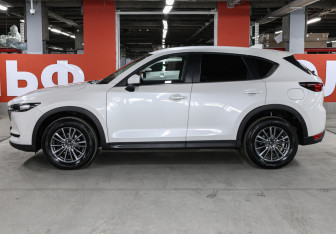 Подержанный автомобиль Mazda CX-5 2017 года (8 фото)