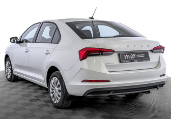 Подержанный автомобиль Skoda Rapid Liftback 2021 года (7 фото)