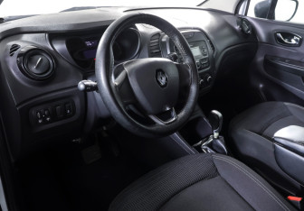 Подержанный автомобиль Renault Kaptur 2019 года (14 фото)
