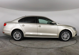 Подержанный автомобиль Volkswagen Jetta Sedan 2012 года (4 фото)
