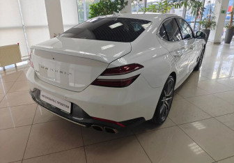 Подержанный автомобиль Genesis G70 2022 года (5 фото)