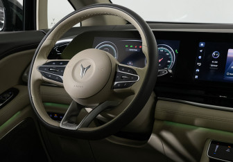 Подержанный автомобиль Voyah Dream 2022 года (15 фото)