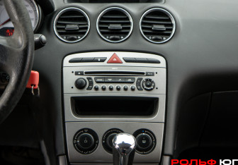 Подержанный автомобиль Peugeot 308 Hatchback 2008 года (10 фото)