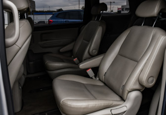 Подержанный автомобиль Kia Carnival 2020 года (13 фото)