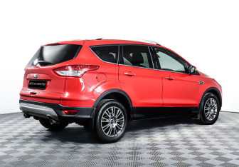 Подержанный автомобиль Ford Kuga 2013 года (5 фото)