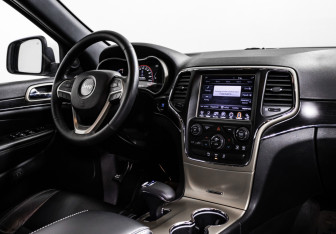 Подержанный автомобиль Jeep Grand Cherokee 2013 года (9 фото)