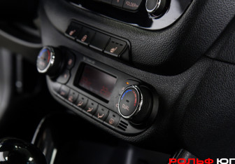 Подержанный автомобиль Kia Ceed Hatchback 2013 года (12 фото)