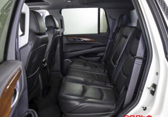 Подержанный автомобиль Cadillac Escalade Suv 2015 года (10 фото)
